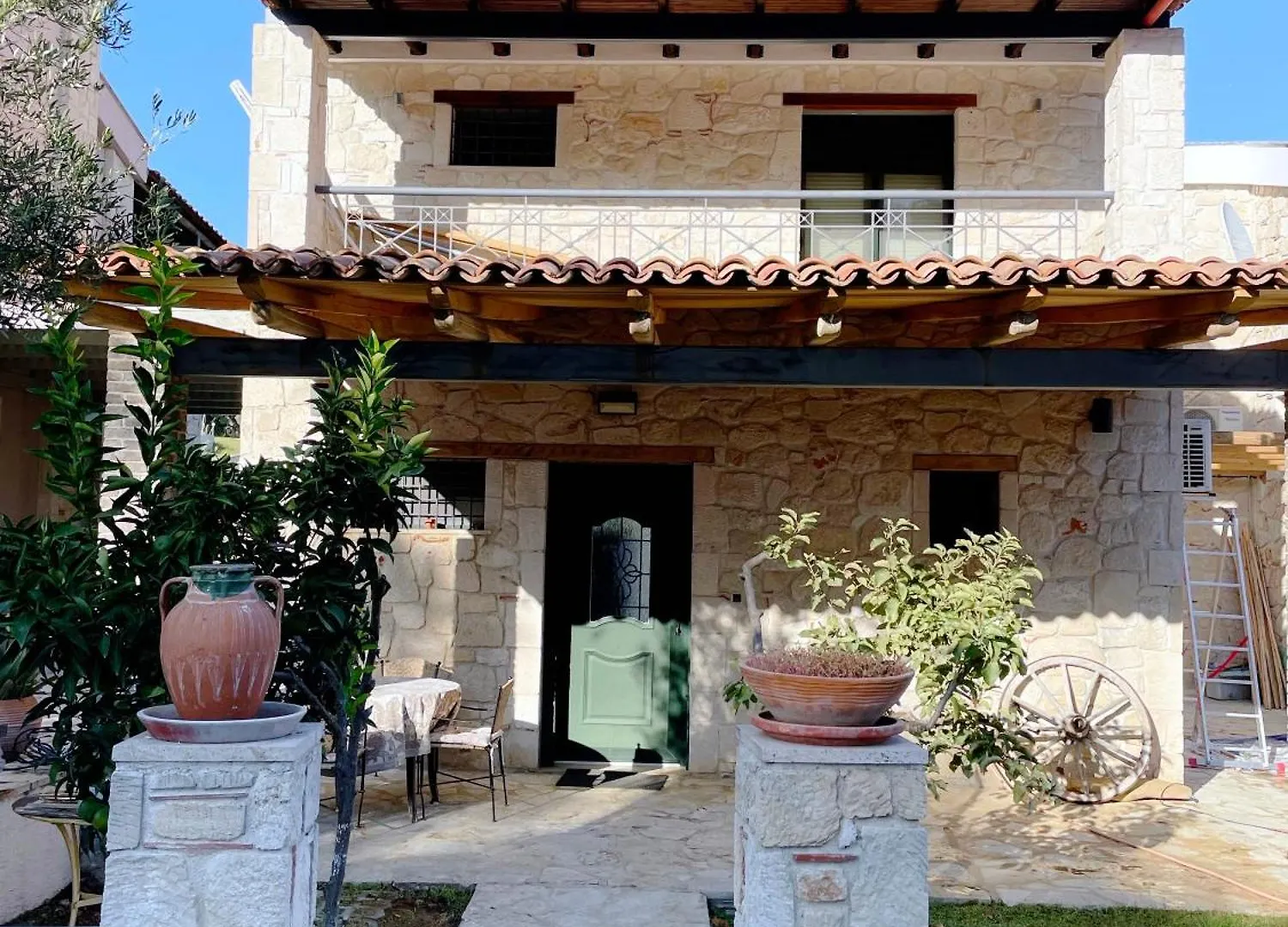 Mikael Pool Villa Paliouri