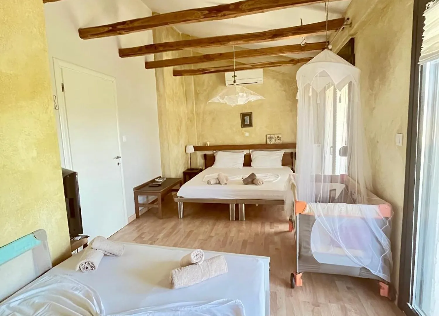 Mikael Pool Villa Paliouri