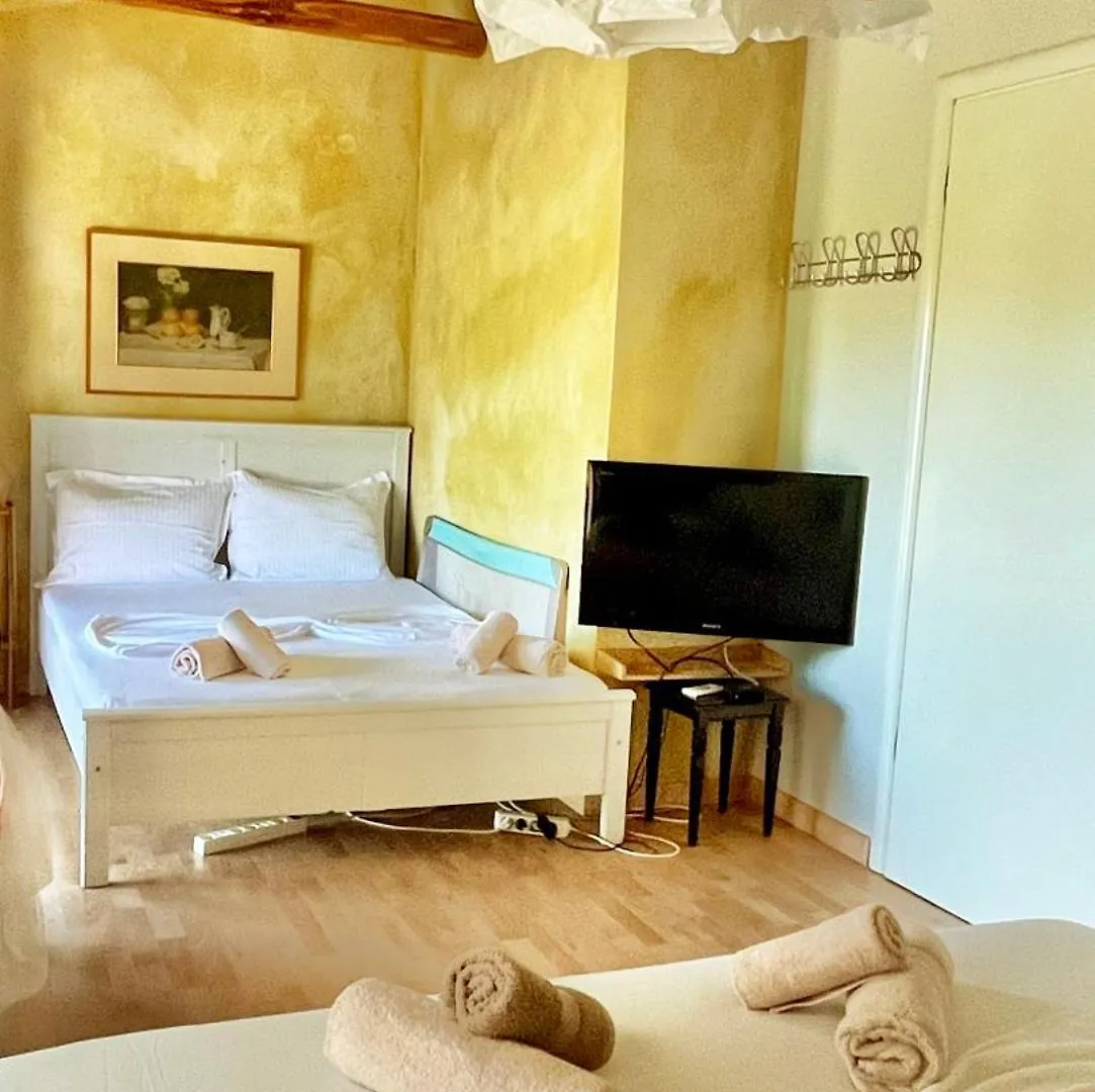Mikael Pool Villa Paliouri