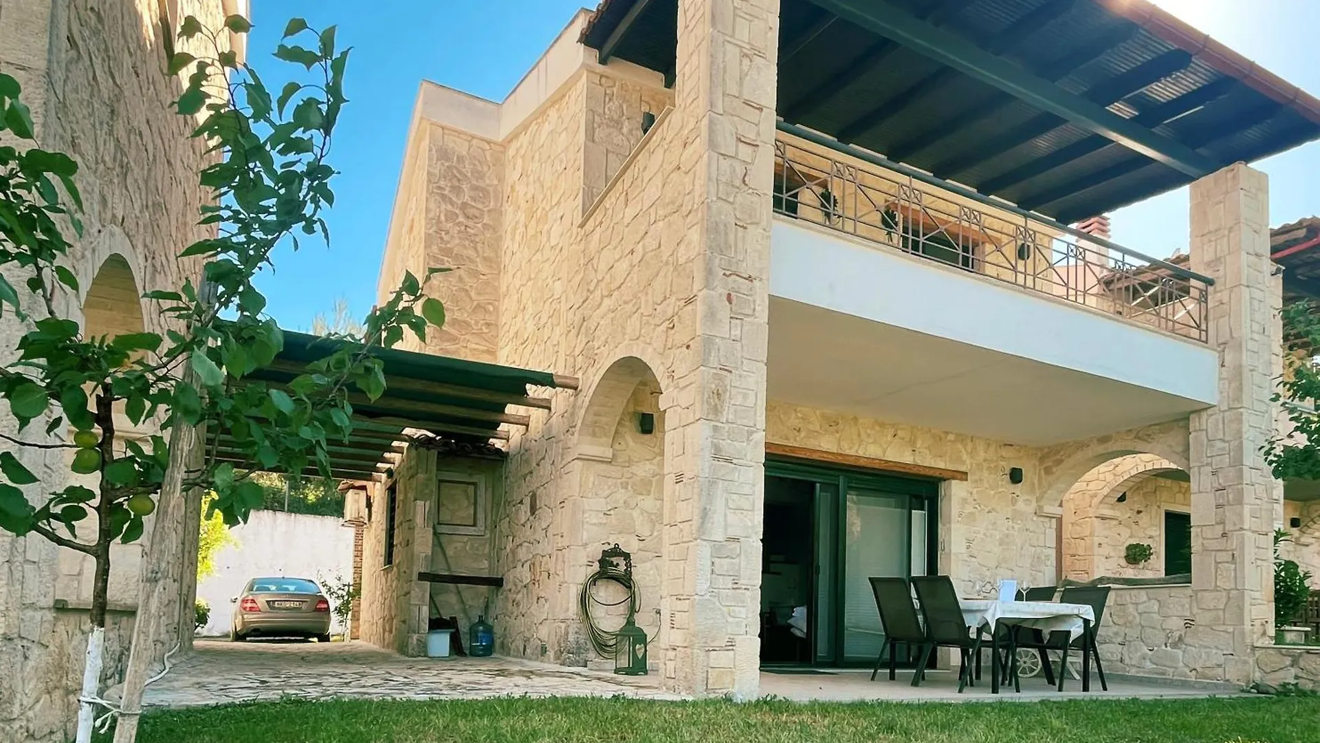 Mikael Pool Villa Paliouri
