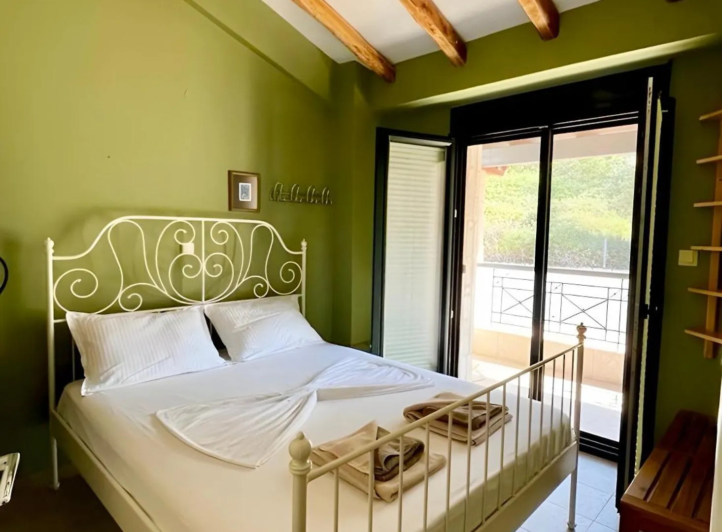 Mikael Pool Villa Paliouri
